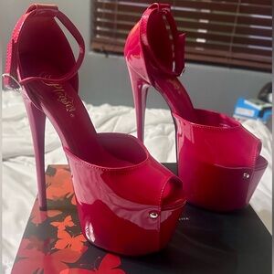 Pleasers: Size 8 Red Pat JUB15/R